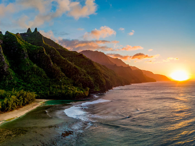 Hawaii-Rundreisen mit Küstenwanderung auf Kauai Sonnenuntergang an der Na-Pali-Küste, Insel Kauai
